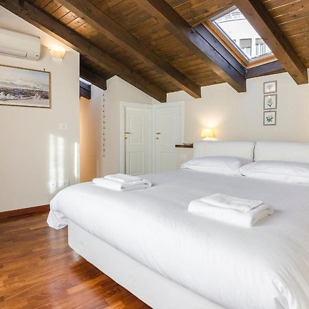 Flat 13: Elegante E Luminoso Con Terrazzo Privato Bolonha Exterior foto
