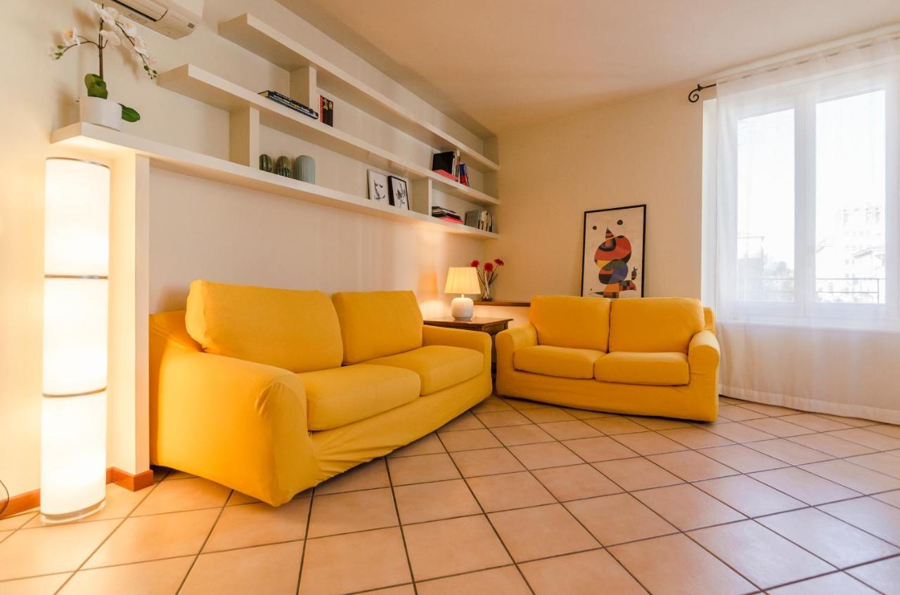 Flat 13: Elegante E Luminoso Con Terrazzo Privato Bolonha Exterior foto
